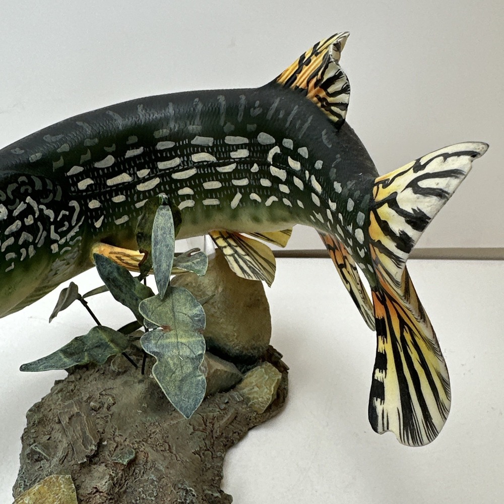 Danbury Mint George Kruth Great Northern Pike Fish Figurine Small Chip - Picture 9 of 16